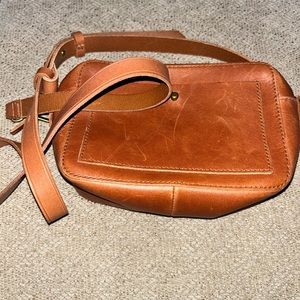 Madewell English saddle tan leather “transport camera bag” crossbody